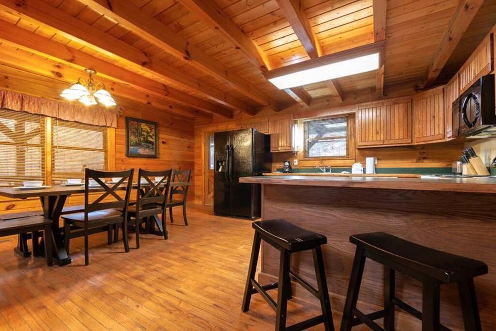 Pigeonforge Cabin Game Roomdog Friendlyhot Tub Pigeon Forge Bagian luar foto