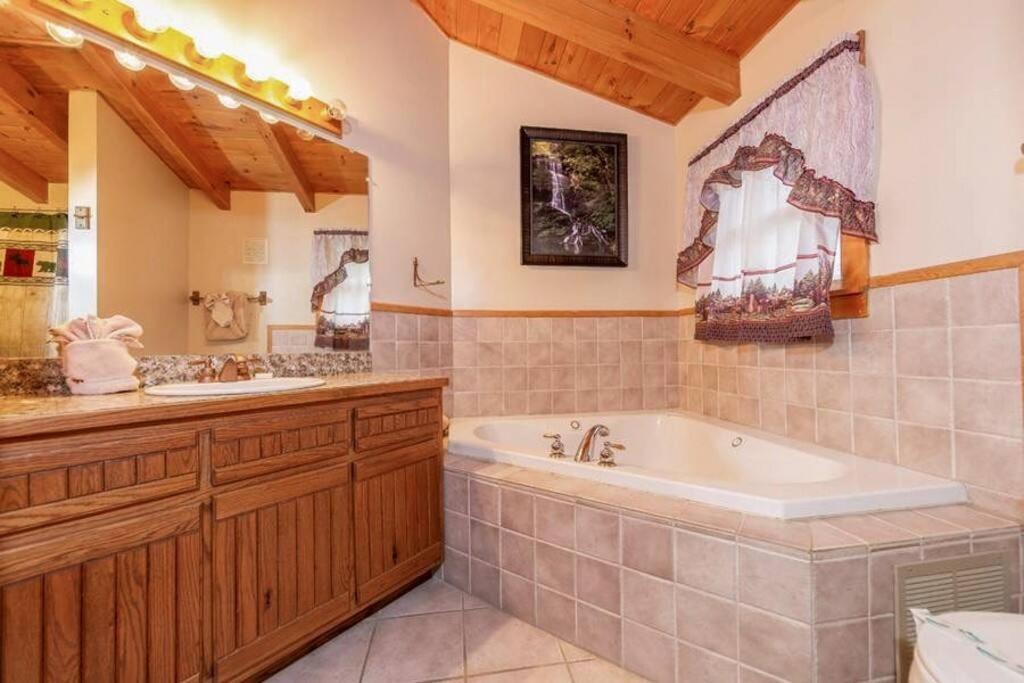 Pigeonforge Cabin Game Roomdog Friendlyhot Tub Pigeon Forge Bagian luar foto